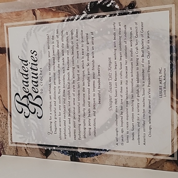 The Complete Guide to Bead Jewelry and Decoration - Picture 4 of 4